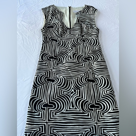 Trina Turk Dresses & Skirts - Classic Trina Turk Geometric Print Sheath Dress - Size 4